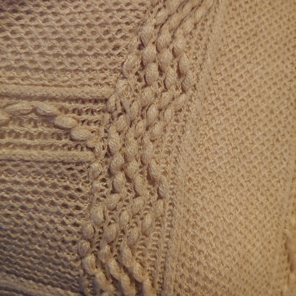 Win Win Tan Open Knit One Size Pull Over Shawl - Picture 3 of 4